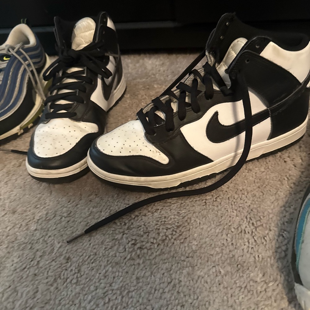 Nike Men's Black and White High-Top Sneakers